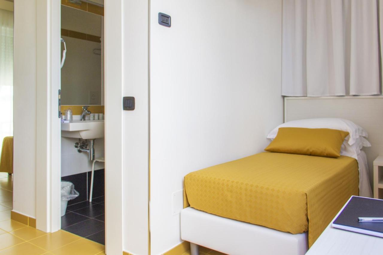 Hotel Villa Chiara Terracina Eksteriør bilde