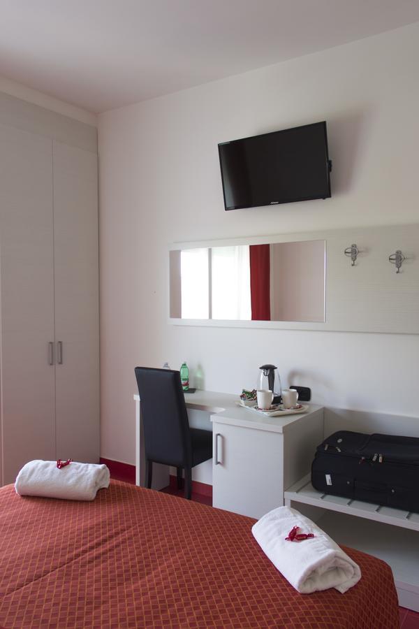 Hotel Villa Chiara Terracina Eksteriør bilde